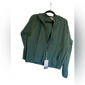 NWT Vuori renew trainer shell VIRIDIAN Size: S